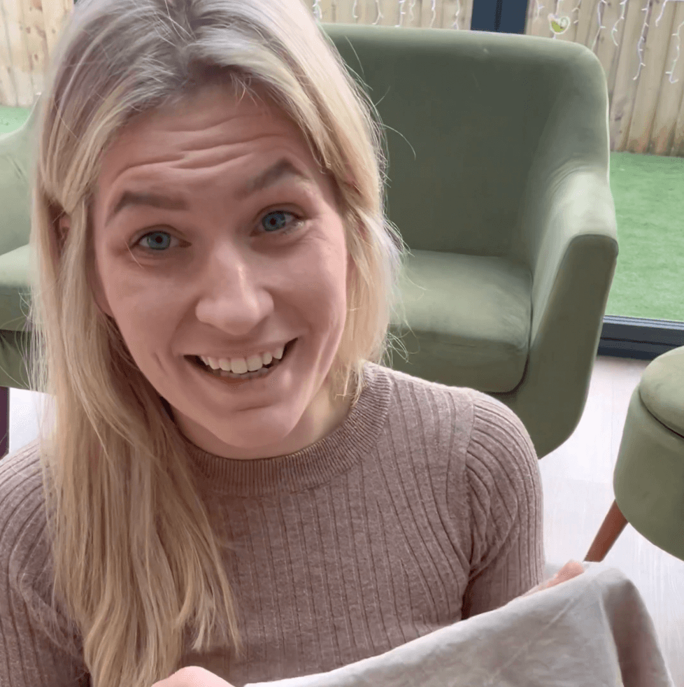 A lady showing linen play mat